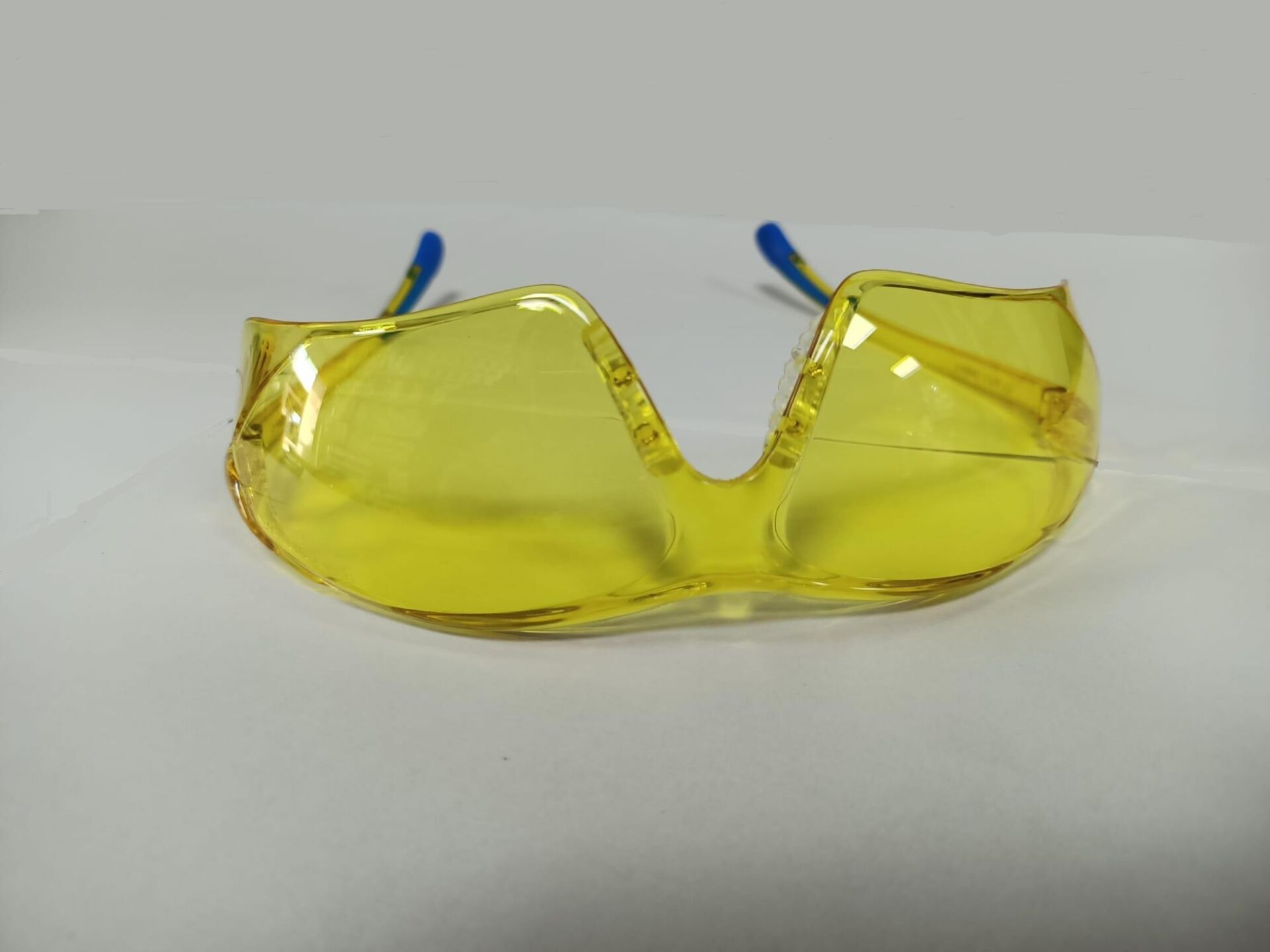 APEX 422 KORUYUCU GÖZLÜK (LENS RENGİ SARI)