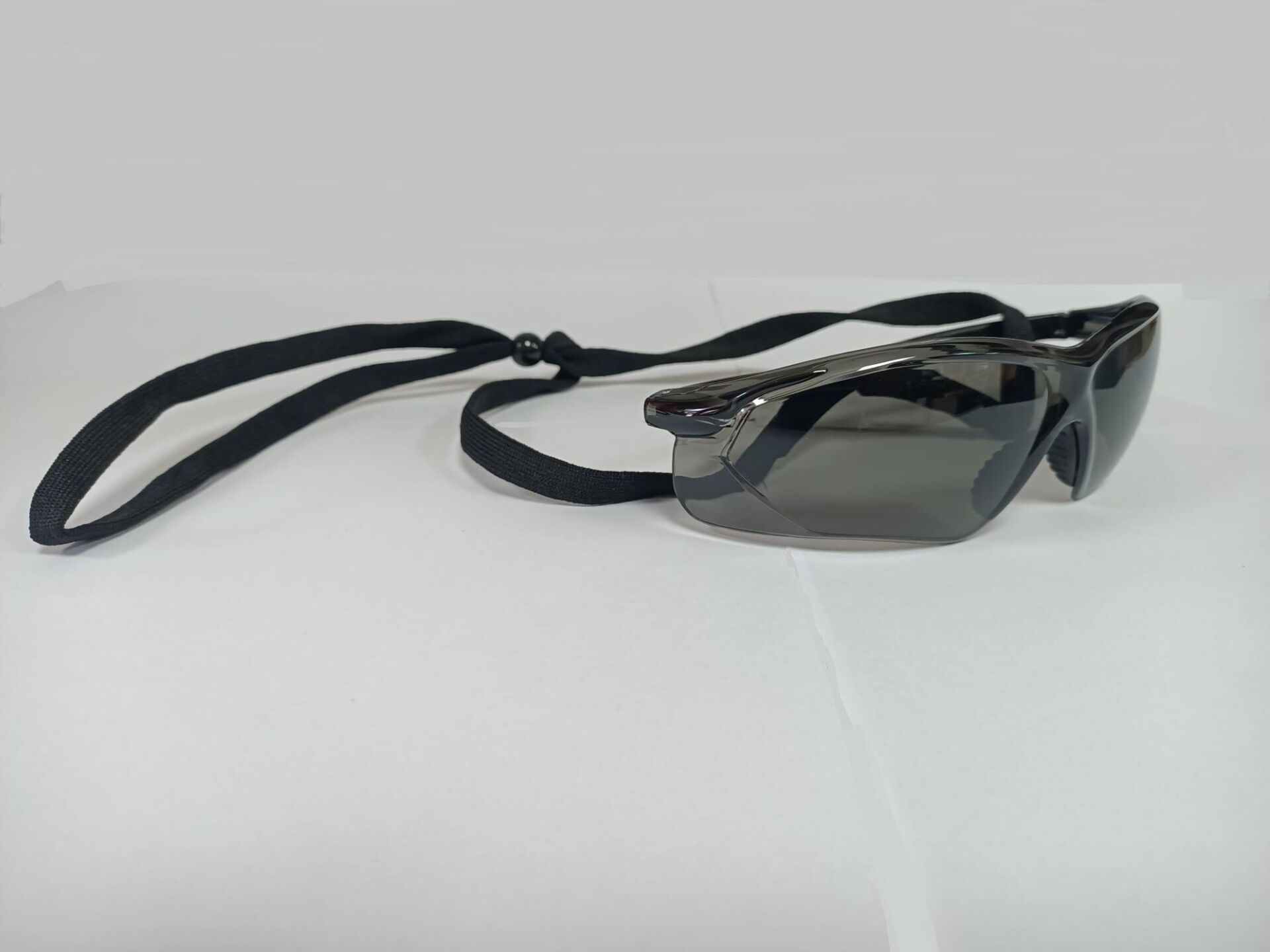 APEX 421  FÜME KORUYUCU GÖZLÜK (SİYAH)+İP